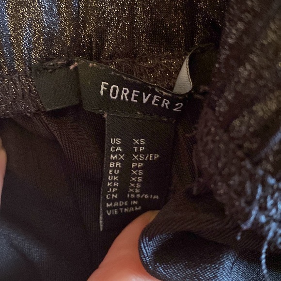 💎Forever 21 Black Glitter Metallic Sweatshorts Shorts Size XS 💎 - Picture 3 of 3